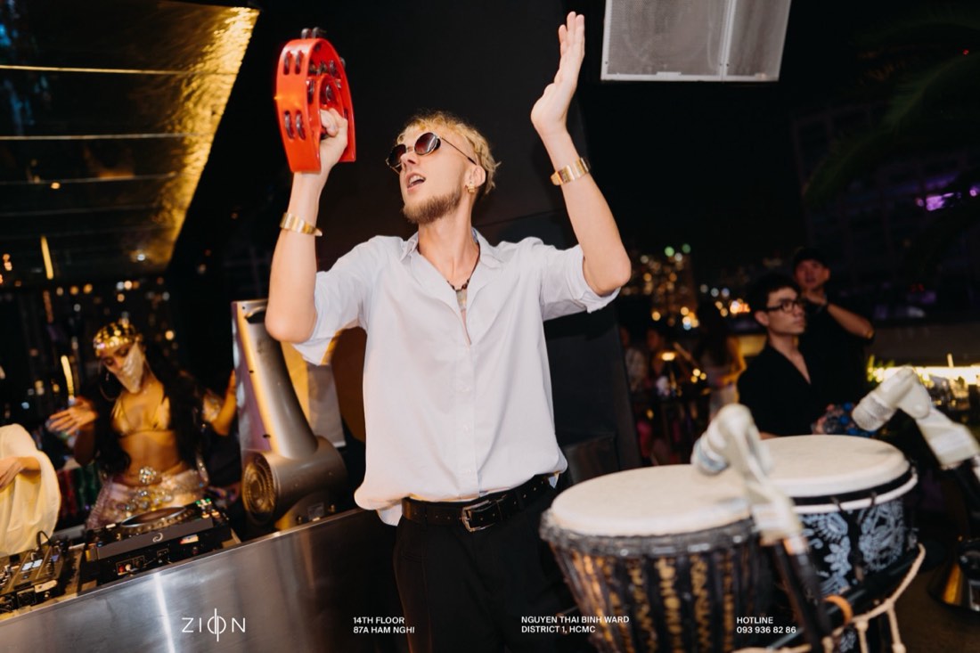 Manooson performing live percussion